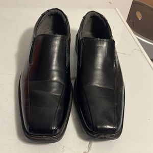 Black dress shoes